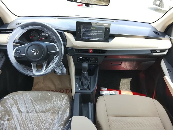 TOYOTA YARIS SILVER COLOR 2026 - 10