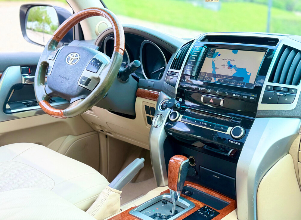Land Cruiser VXR V8 2014 - 12