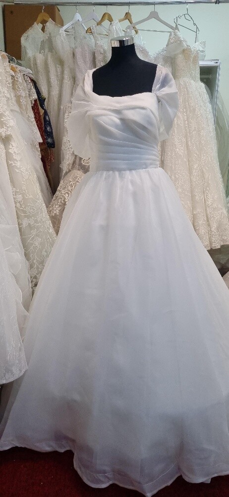 Wedding gown for rent - 4