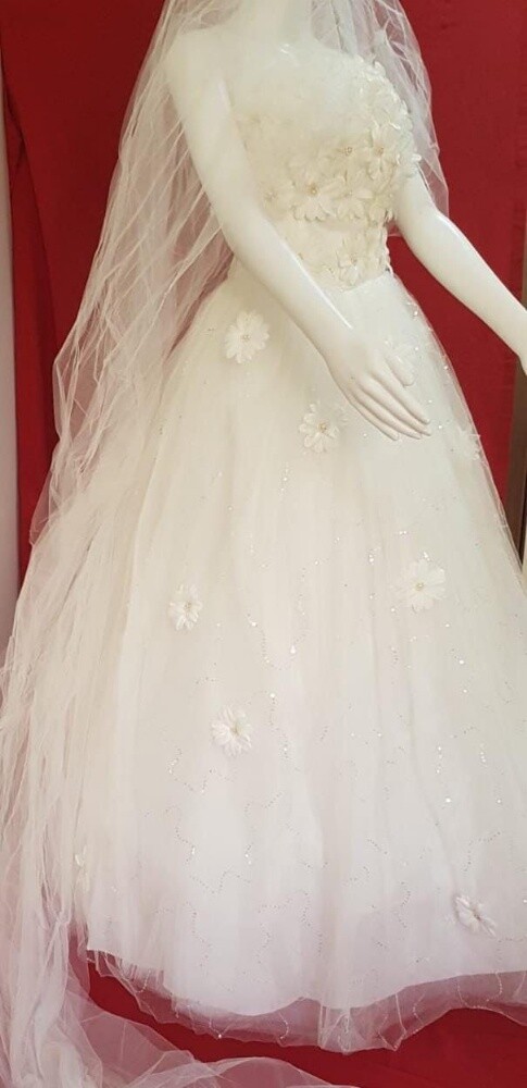 Wedding gown for rent - 10