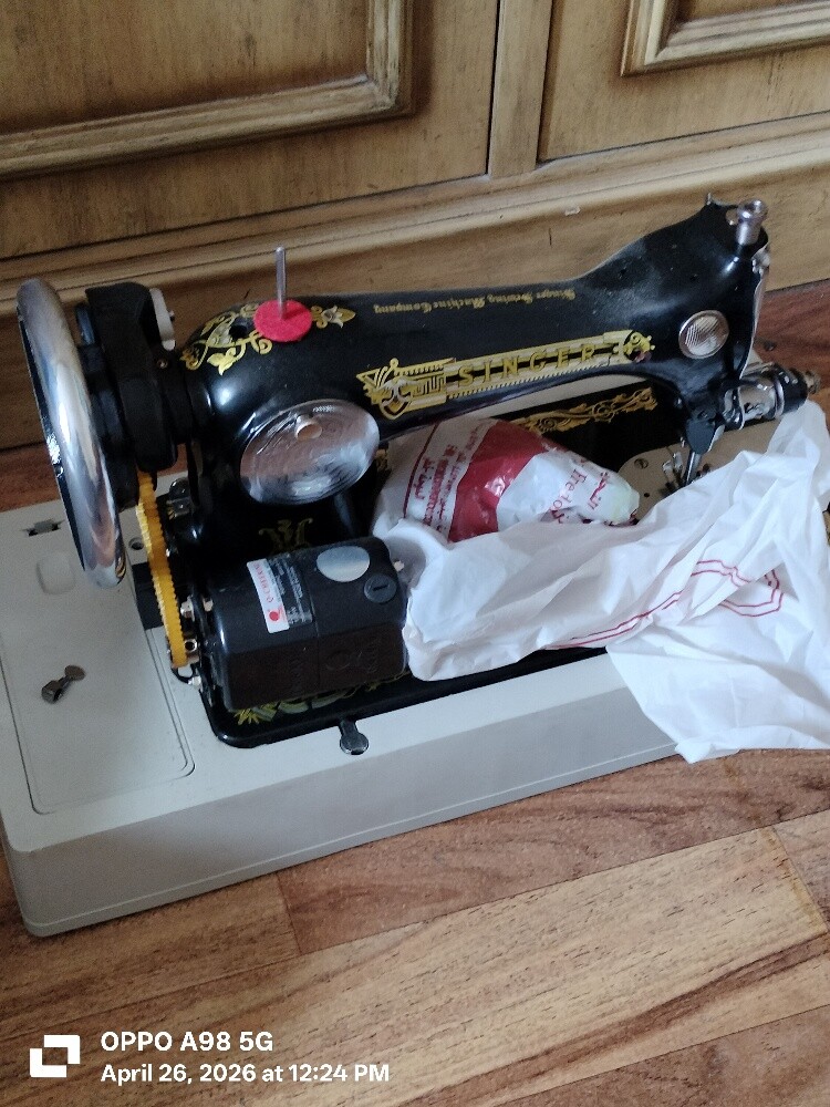 Singer Sewing Machine . - 4