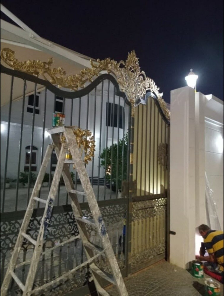أعمال الدرابزين وطلاء الأبواب - 6