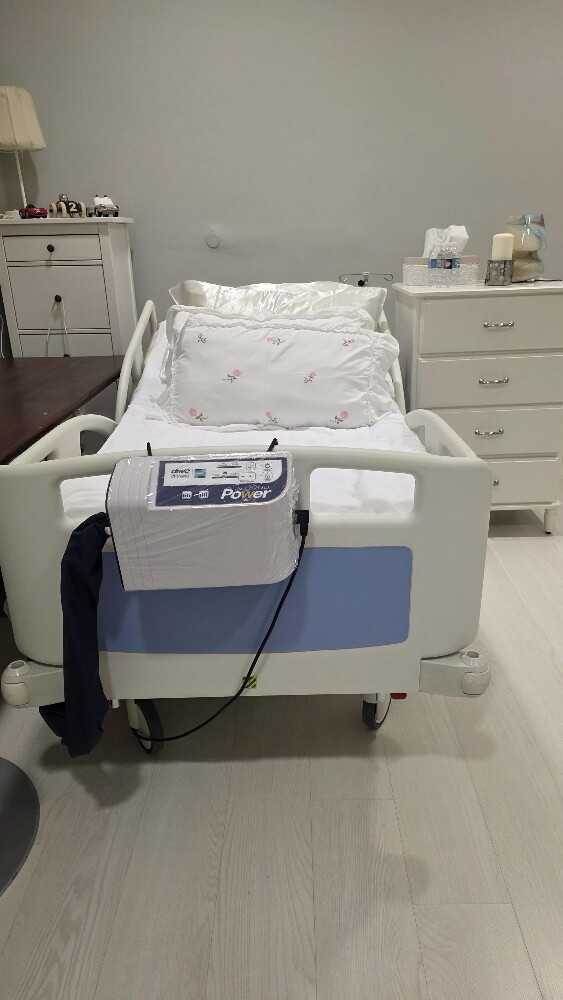 High-quality medical bed, UK made - 4