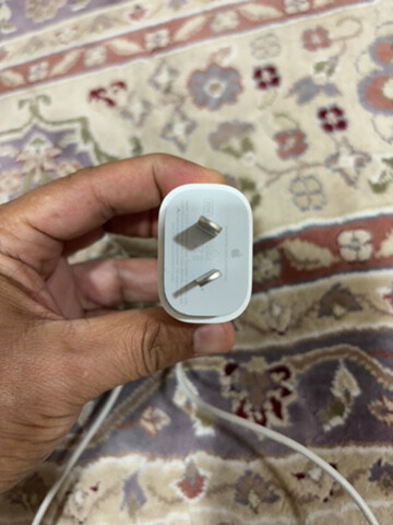 شاحن اصلي٢٠ وات - 1