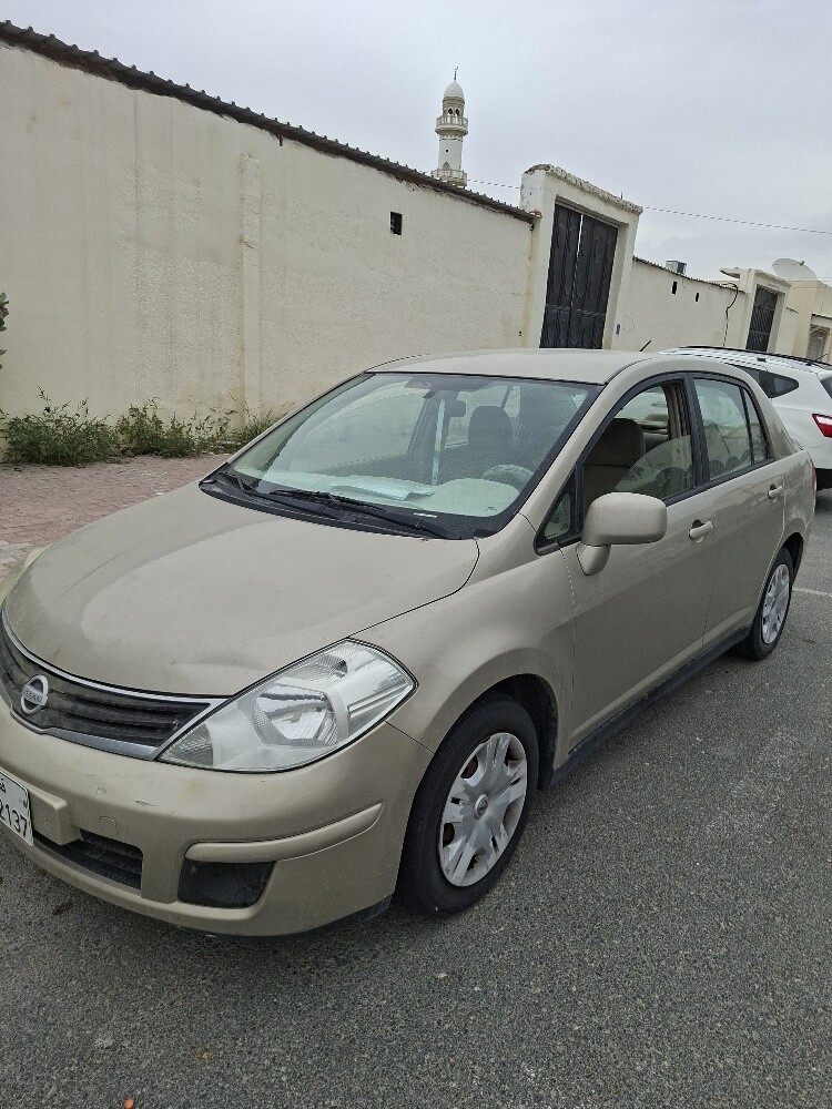 Nissan tida - 1