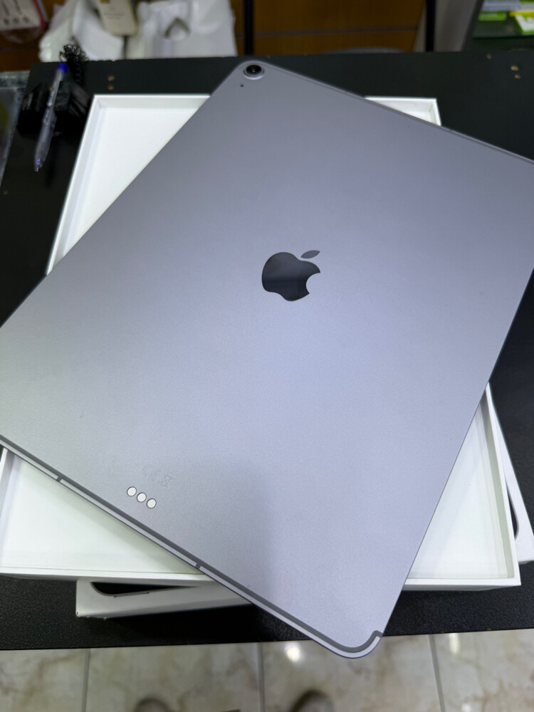 iPad Air 13inch cellular 256 gb - 1