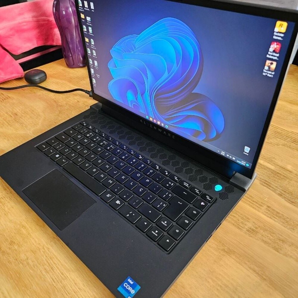 Alienware M15 R7 - 1