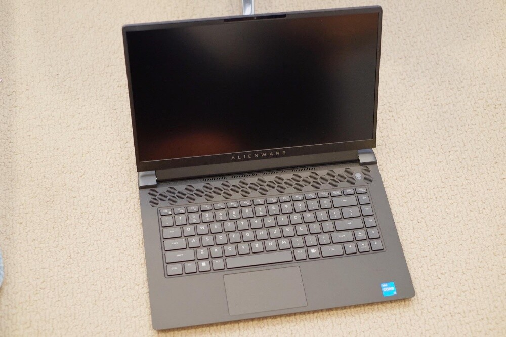 Alienware M15 R7 - 2