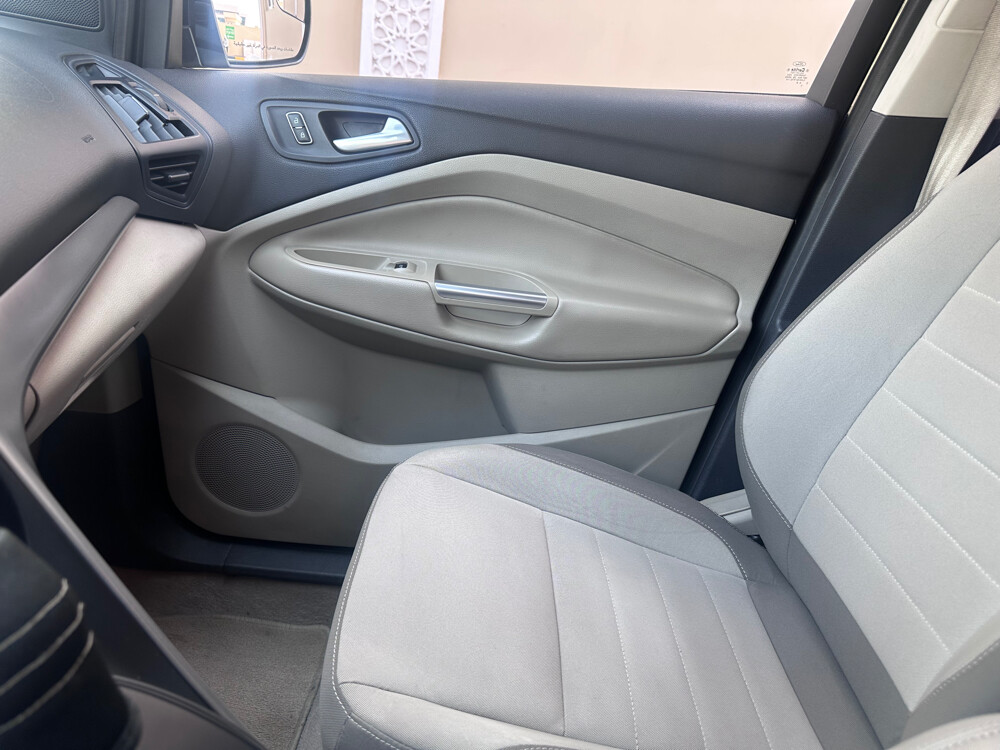 ford escape 2013 1st owner  - 9