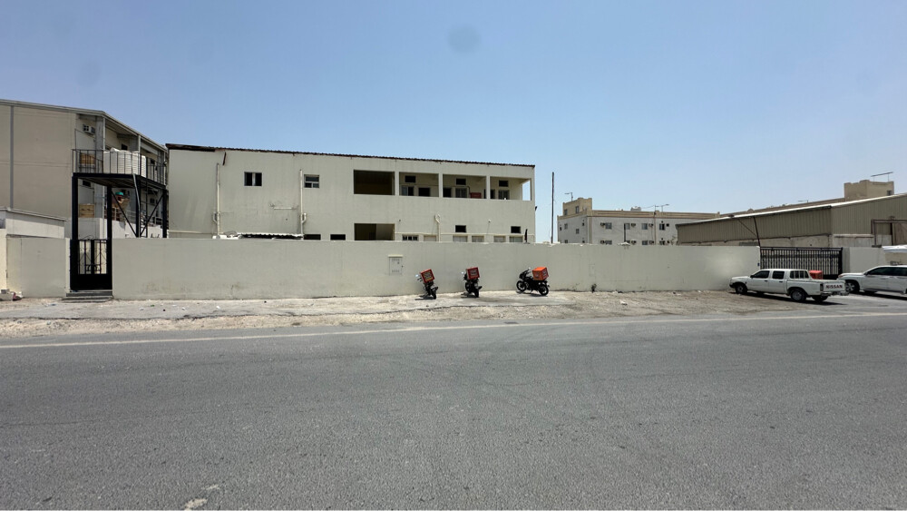 كراج في الصناعية للبيع  - 1