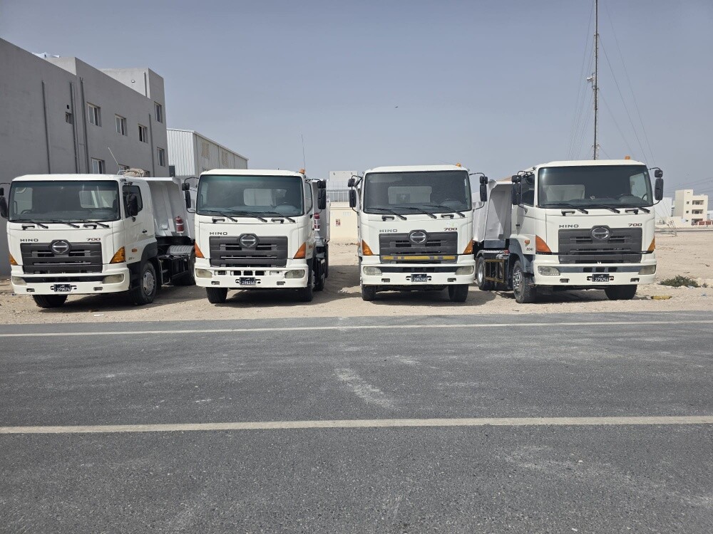 14 Trailers Mercedes and Hino - 4