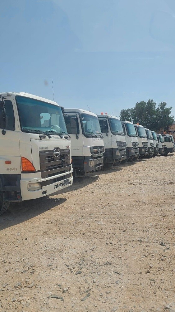 14 Trailers Mercedes and Hino - 6