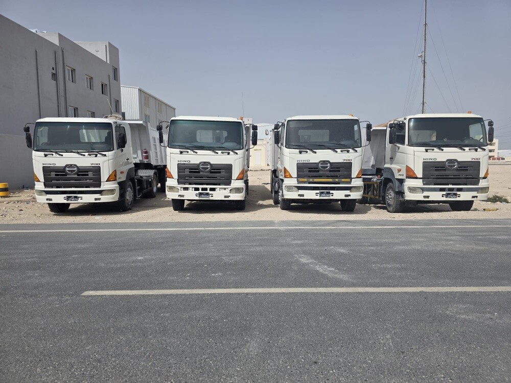 14 Trailers Mercedes and Hino - 5