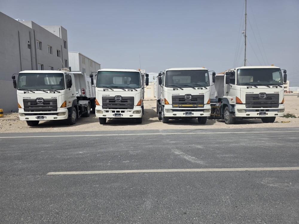 14 Trailers Mercedes and Hino - 7