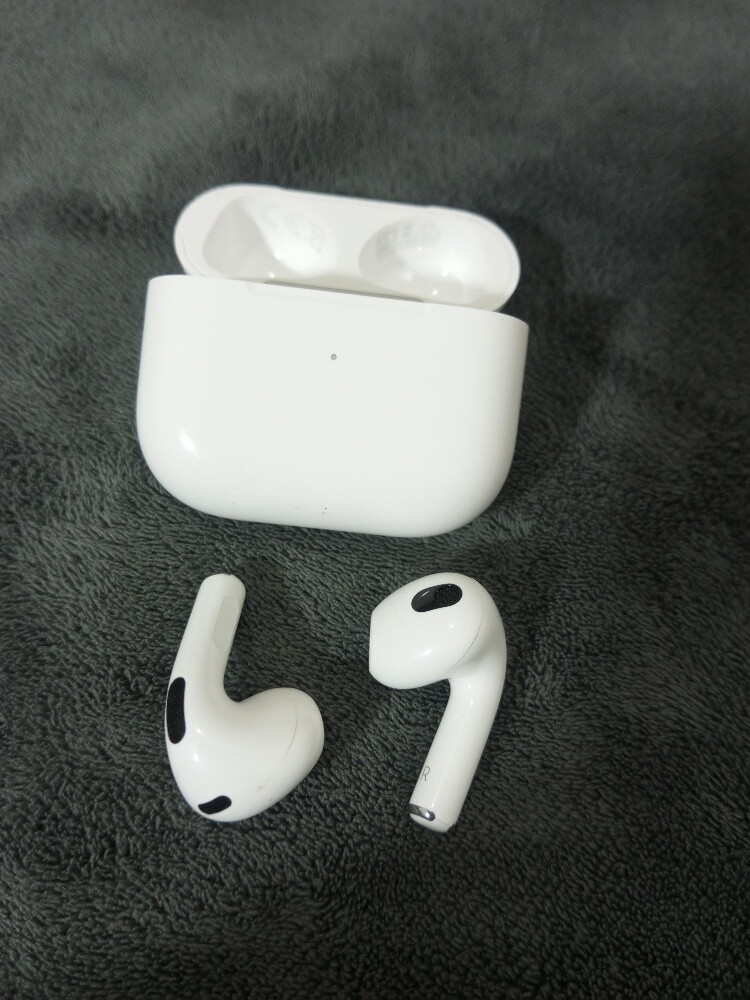 Apple AirPods (3rd Generation) - 2