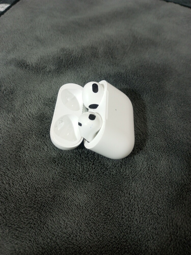 Apple AirPods (3rd Generation) - 5