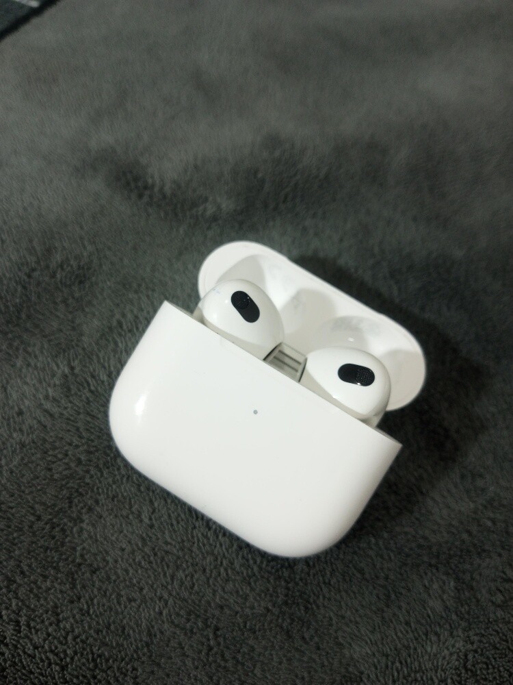 Apple AirPods (3rd Generation) - 4