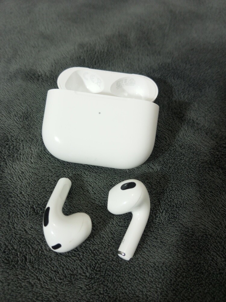 Apple AirPods (3rd Generation) - 1