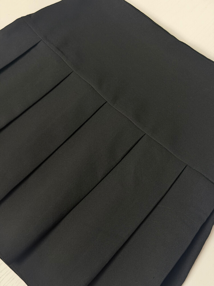 Women’s Mini Pleated Skirt (Black) - 2