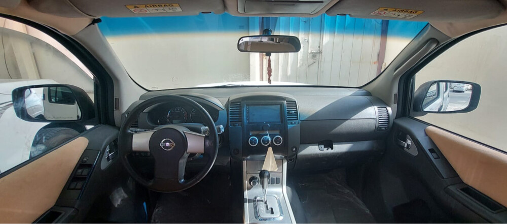 Nissan Pathfinder SE 4*4  - 13