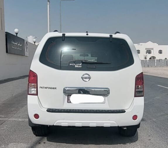 Nissan Pathfinder SE 4*4  - 3
