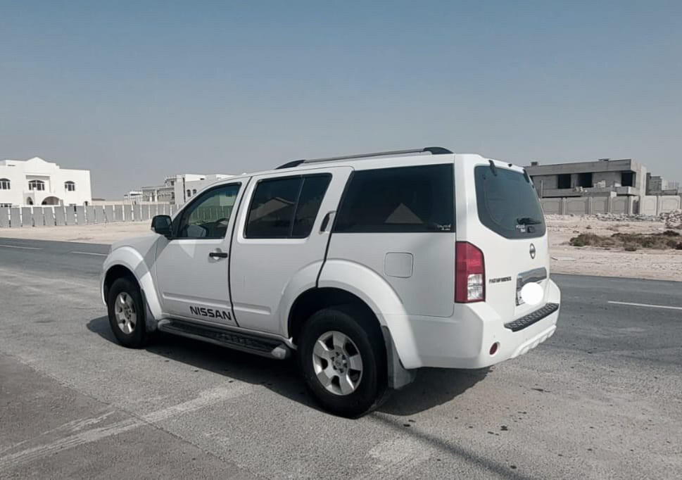 Nissan Pathfinder SE 4*4  - 7