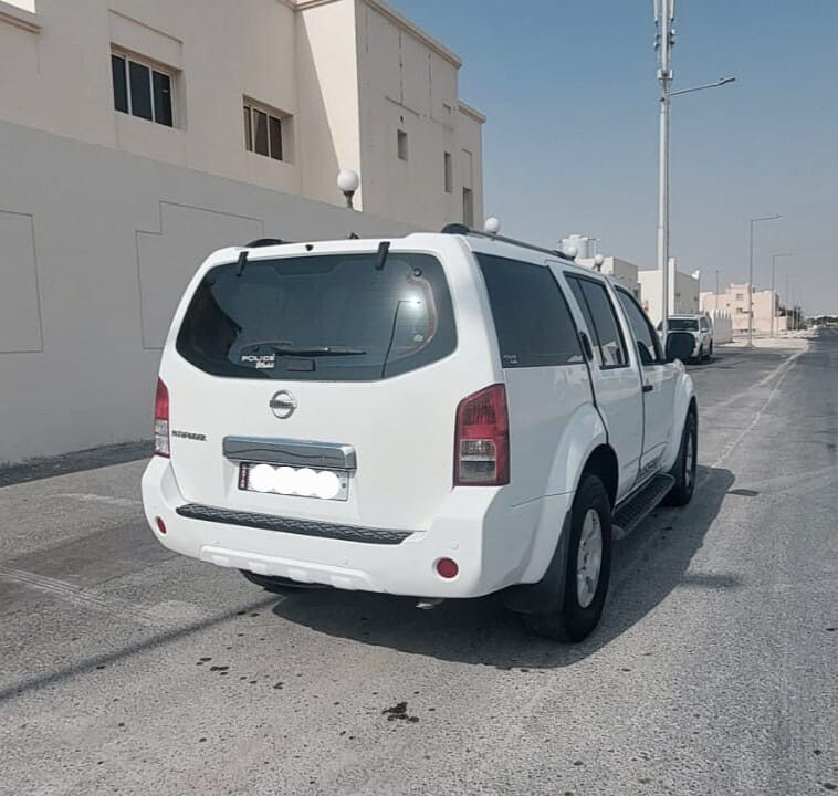 Nissan Pathfinder SE 4*4  - 5