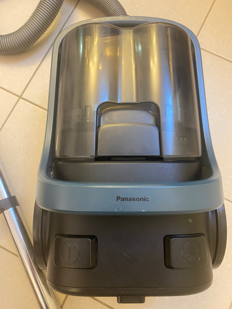 vacuum cleaner Panasonic 1600W - 2