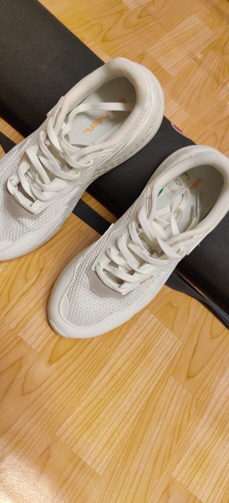 Ladies sports shoes (Used) - 4