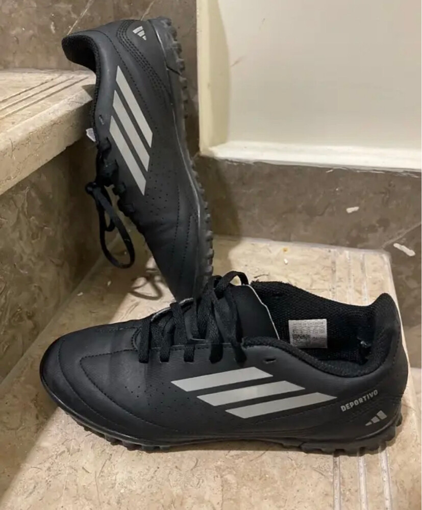 black adidas predatory size 38 - 1