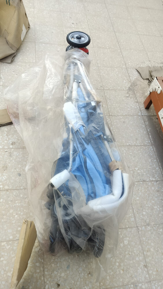 عربة أطفال للبيع جديدة في كرتونها - 1
