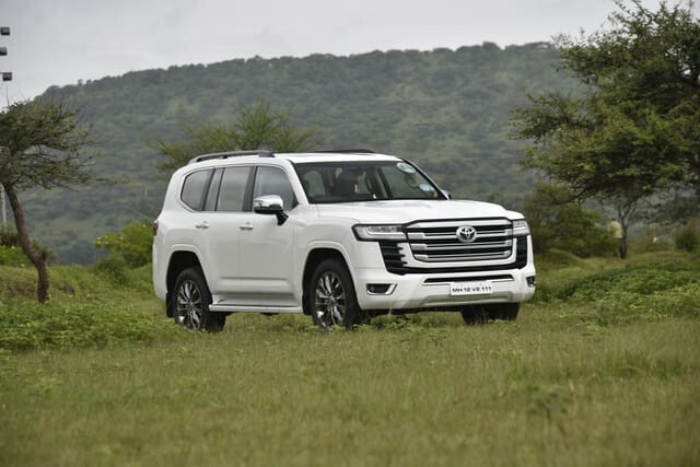 vip limousine service with driver - 1