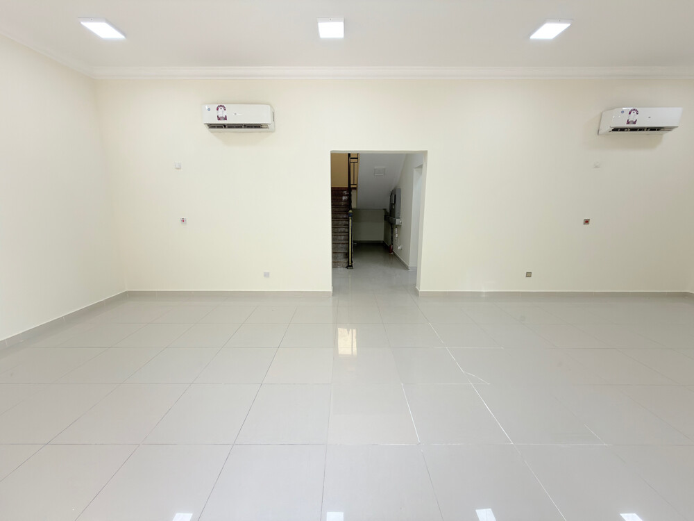 Villa in Umm Al Amad 6 bedroom - 3