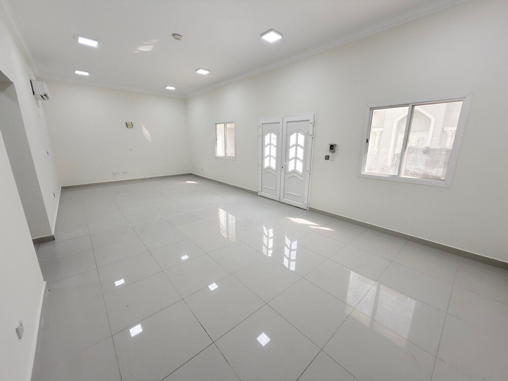 Villa in Umm Al Amad 6 bedroom - 14