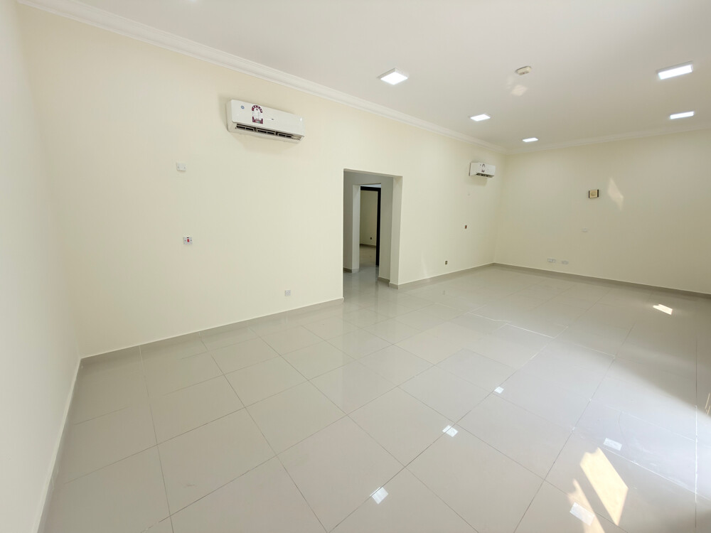 Villa in Umm Al Amad 6 bedroom - 4