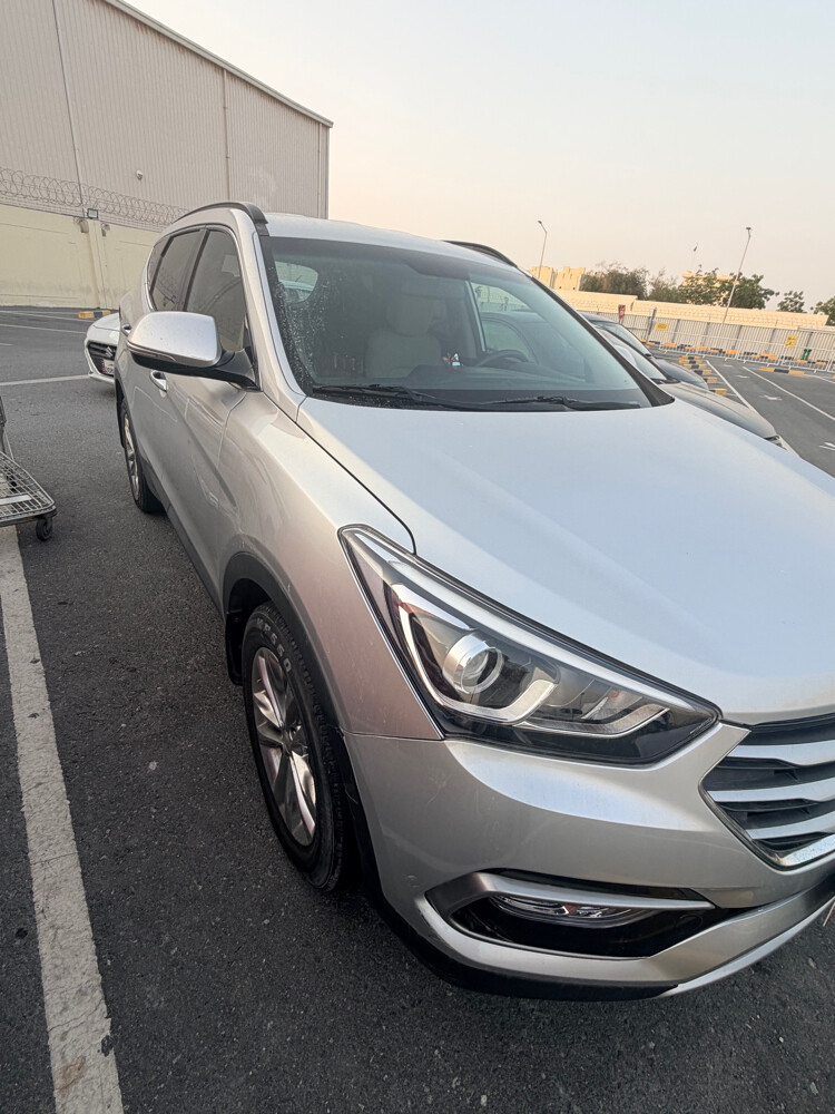 Hyundai Santafee mid option  - 4