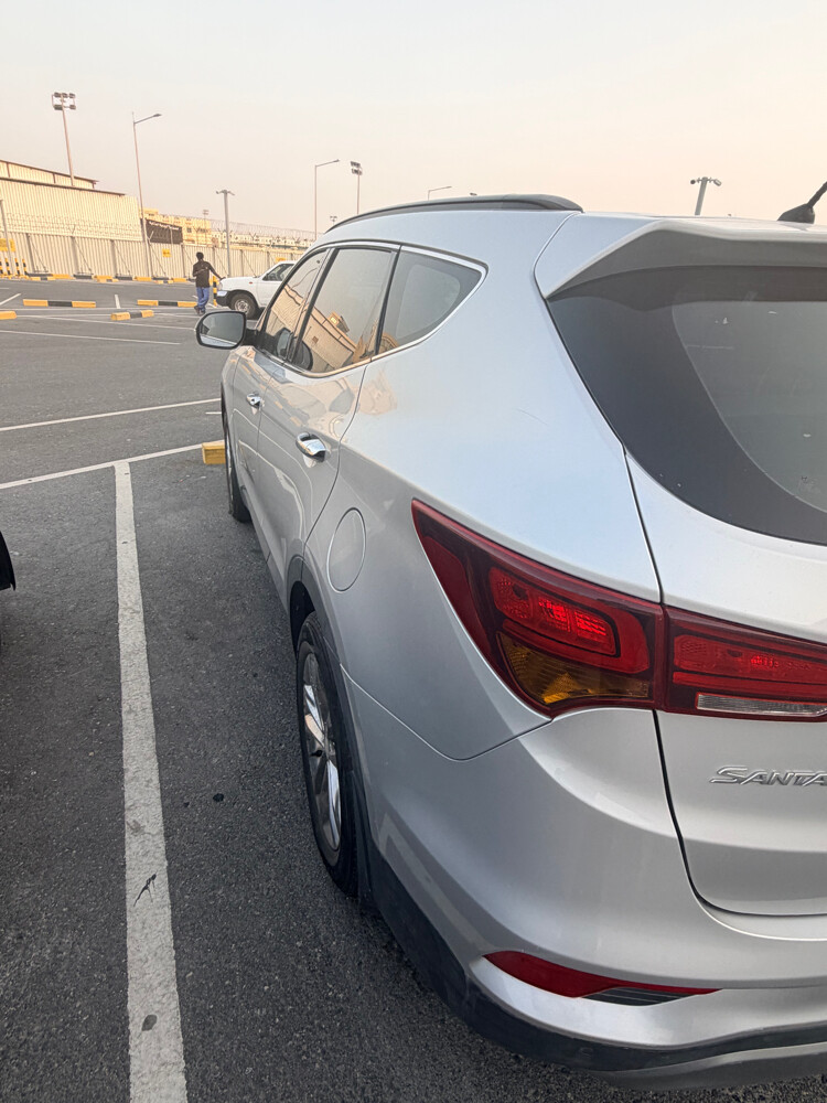 Hyundai Santafee mid option  - 2