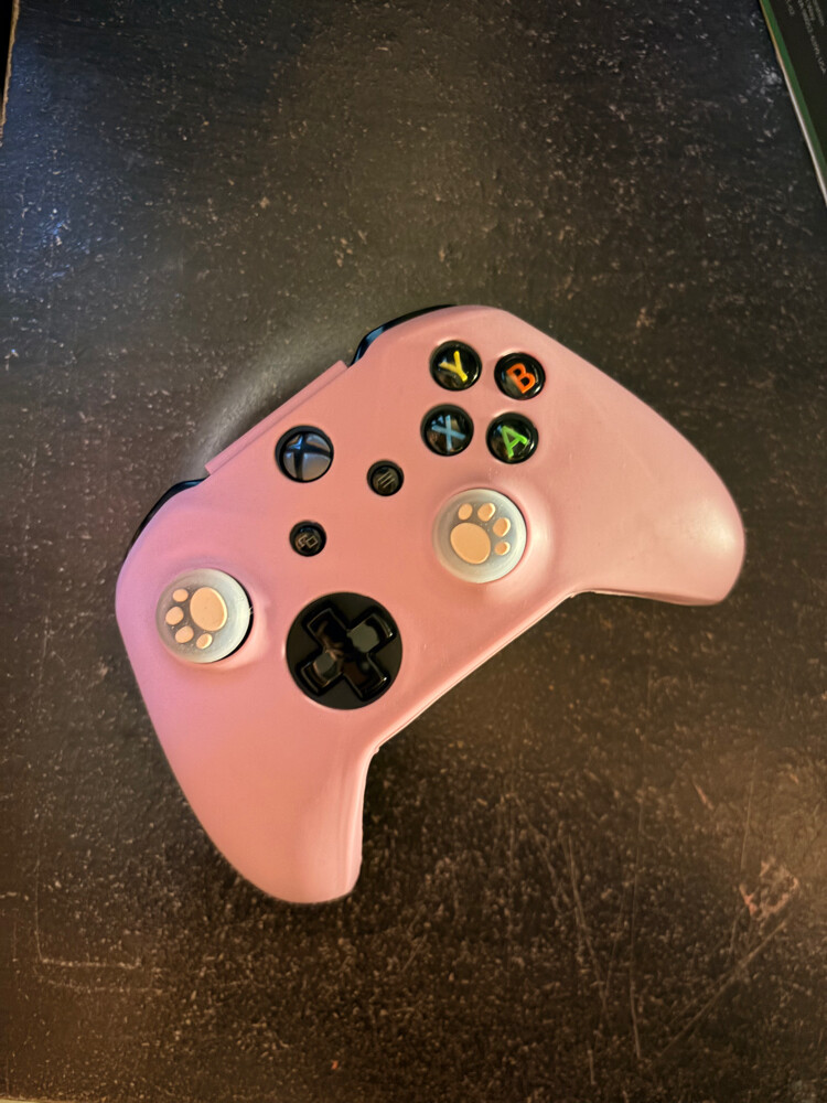 Xbox One X 1TB With Games - 5