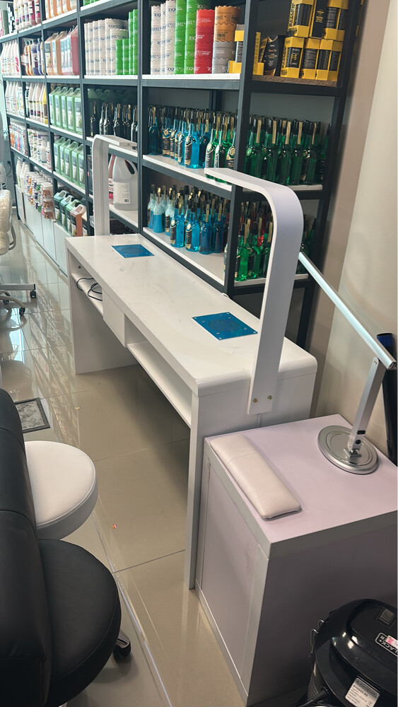 Salon items - 23