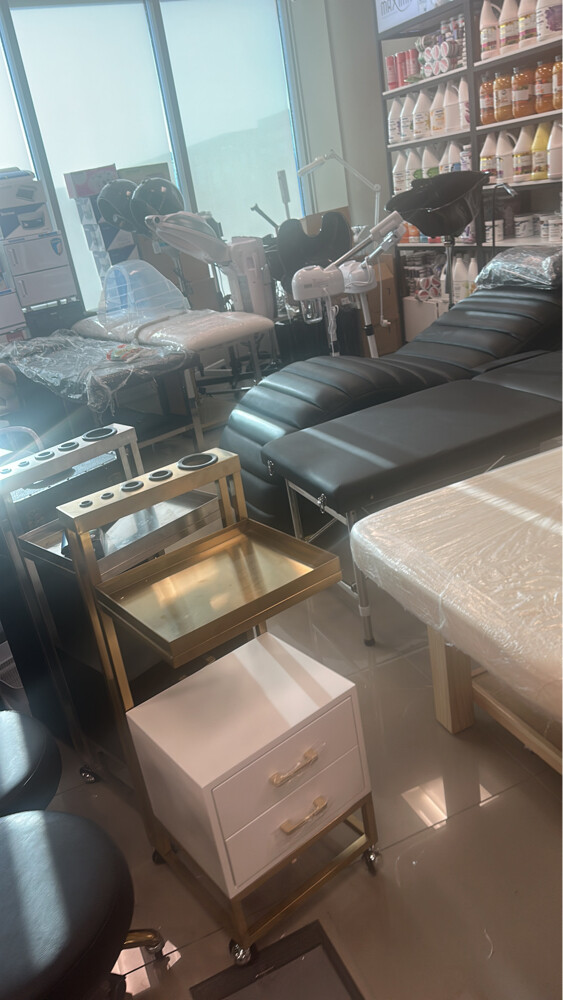 Salon items - 10