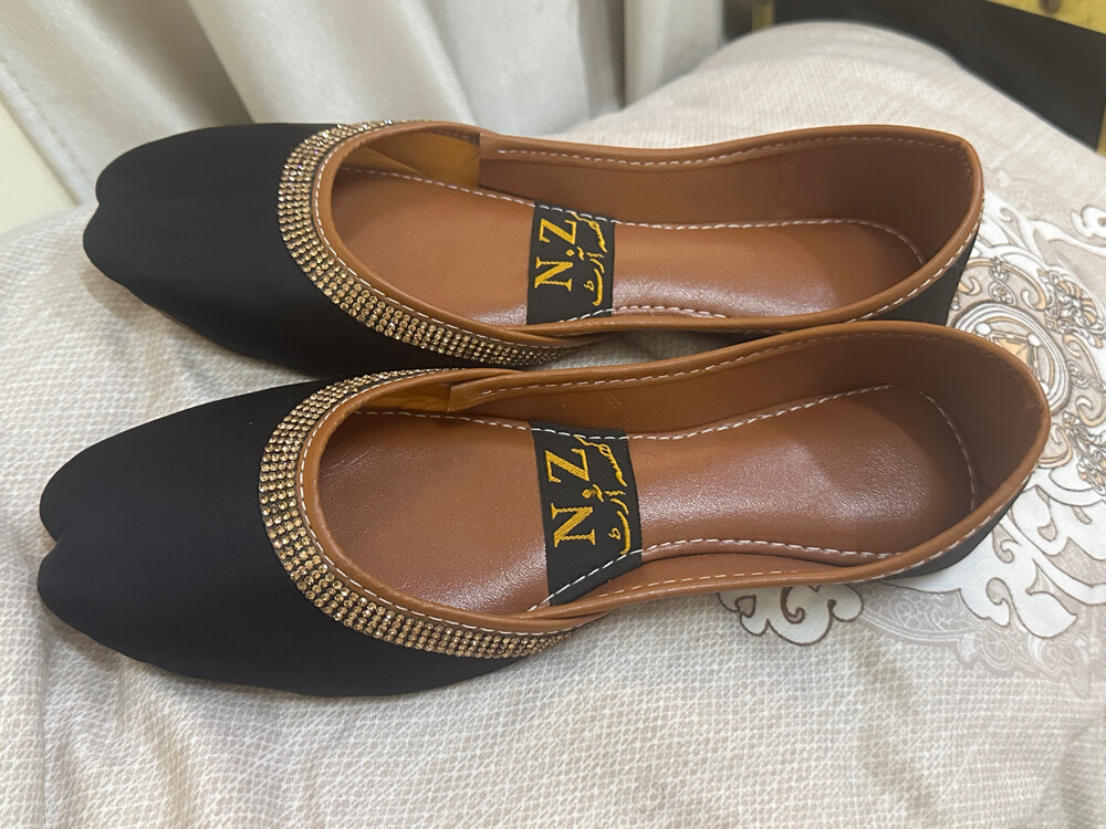 size 37 khussa sandals - 1