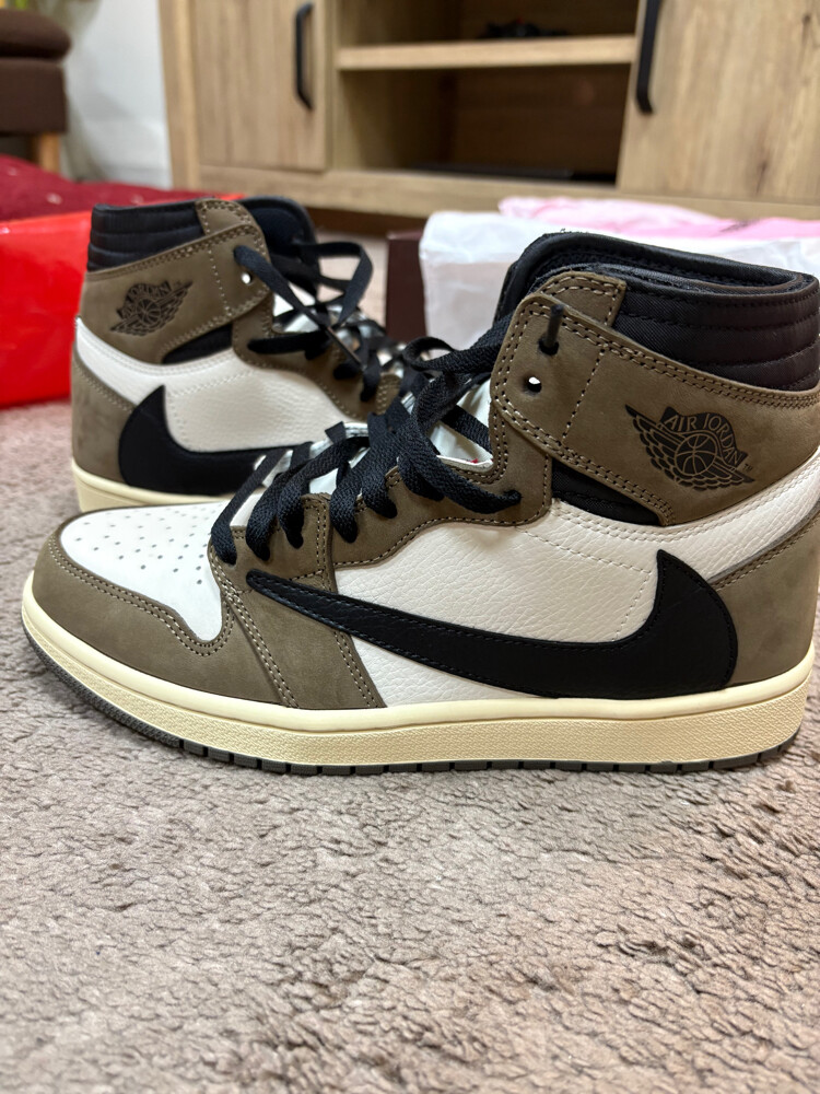 Travis Scott Air Jordan1 High Mocha - 5