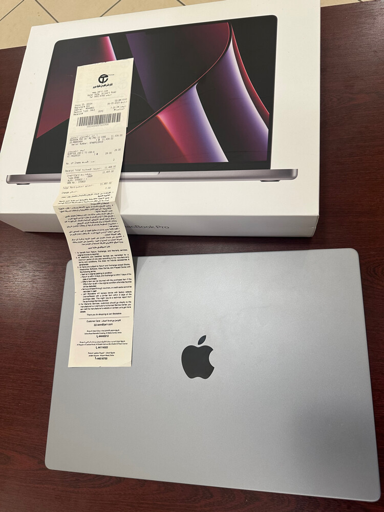 MacBook Pro 16" (M2 Pro)  - 1