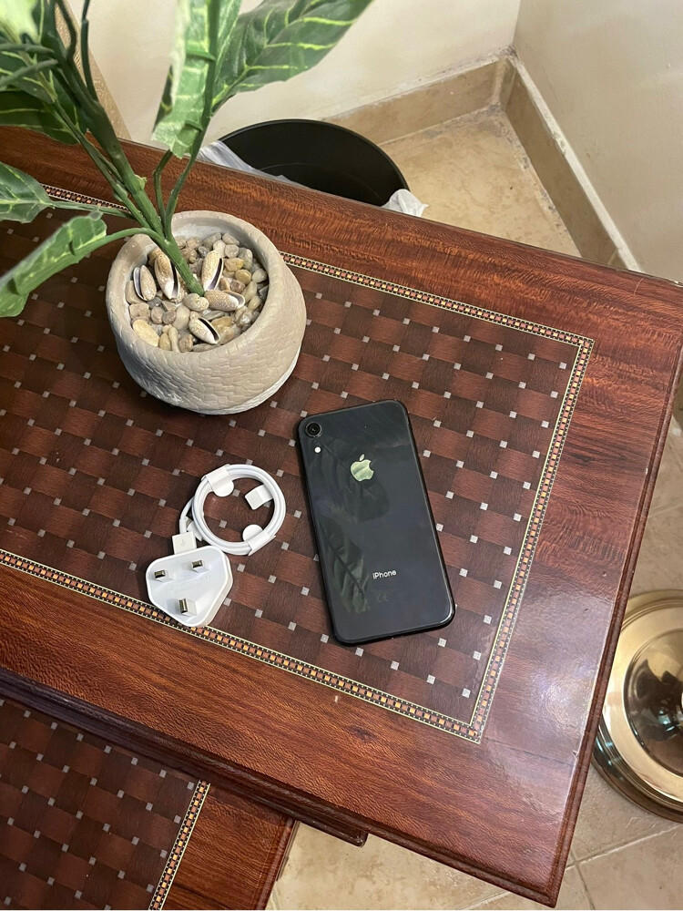 ايفون اكس ار جيجا 64 نضيف - 1