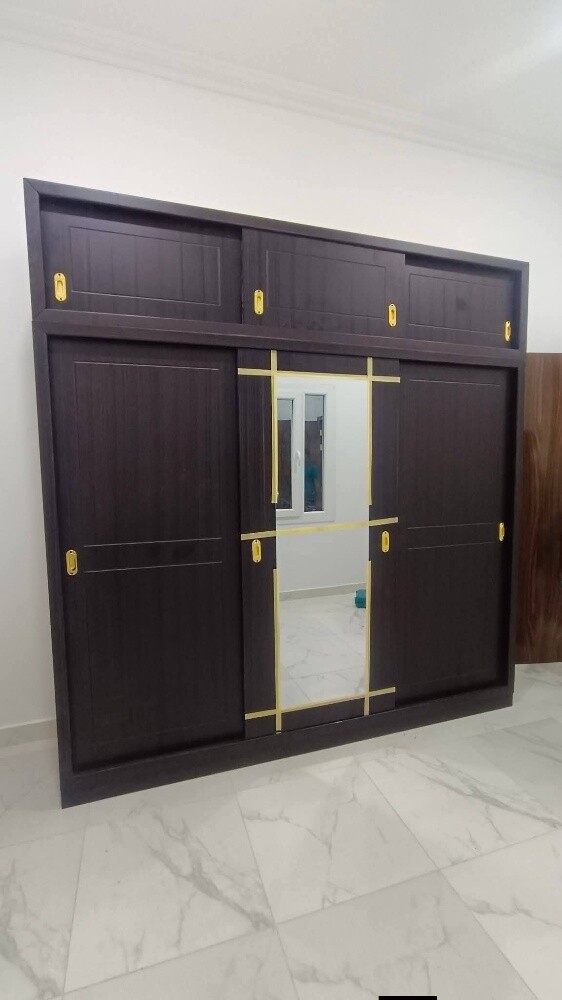 3 door sliding cabinet with top - 1