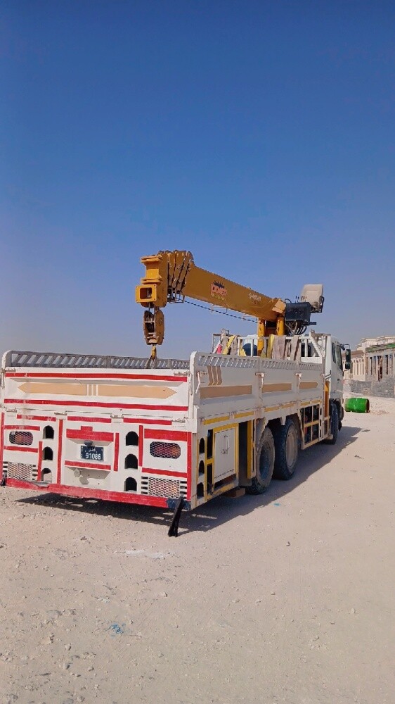 Mitsubishi Boom Truck - 1