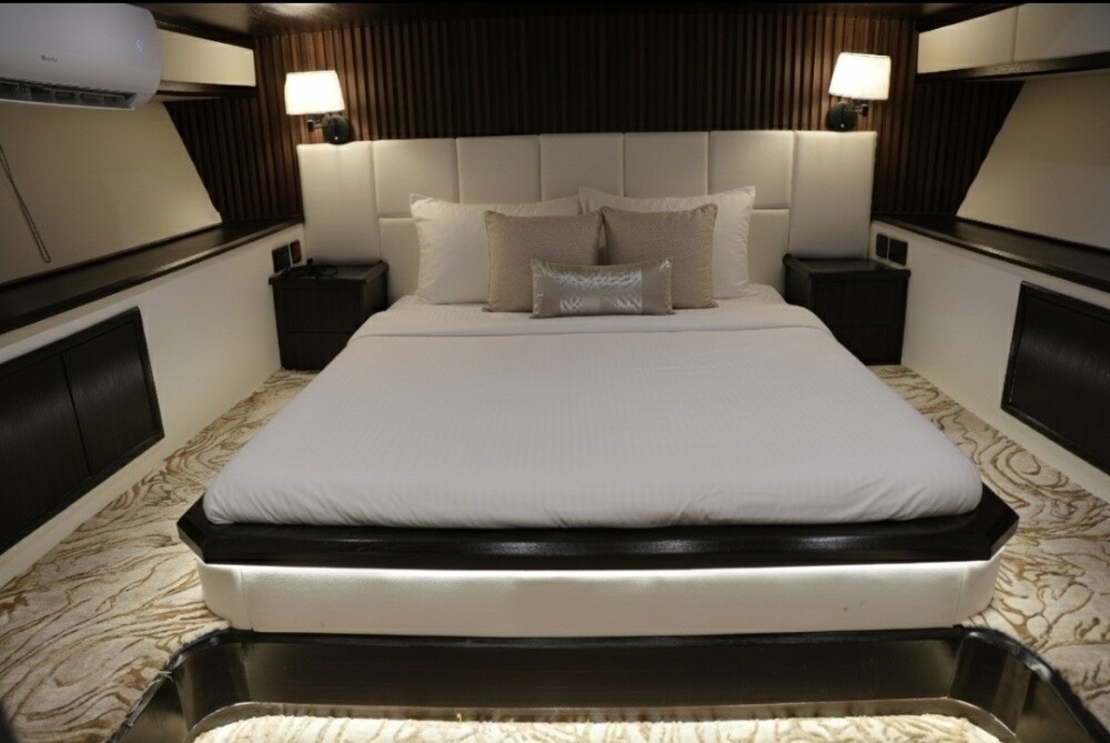 LUXURY CRUISE 52 - 3