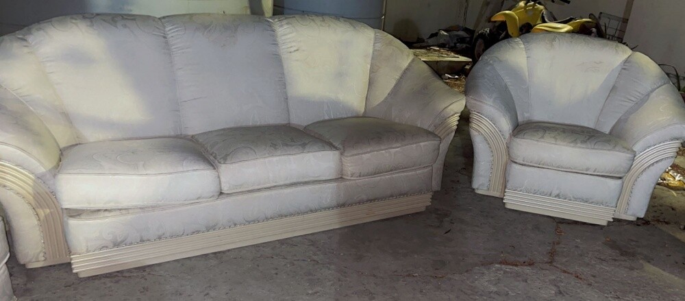 Seating chairs in excellent conditi - 2
