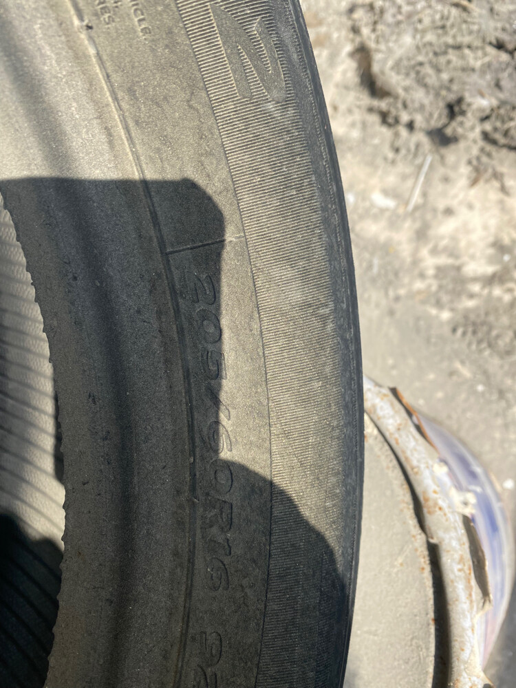 Tire in excellent condition - 4