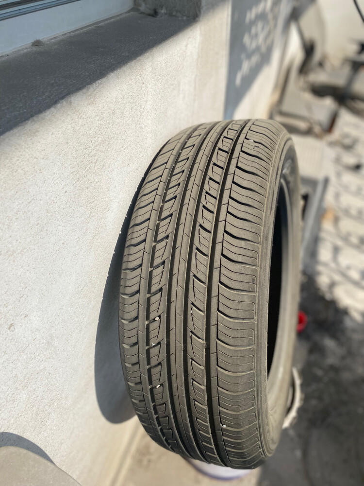 Tire in excellent condition - 2